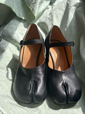 Maison Martin Margiela Black Split-Toe Mary Jane Flats with Strap